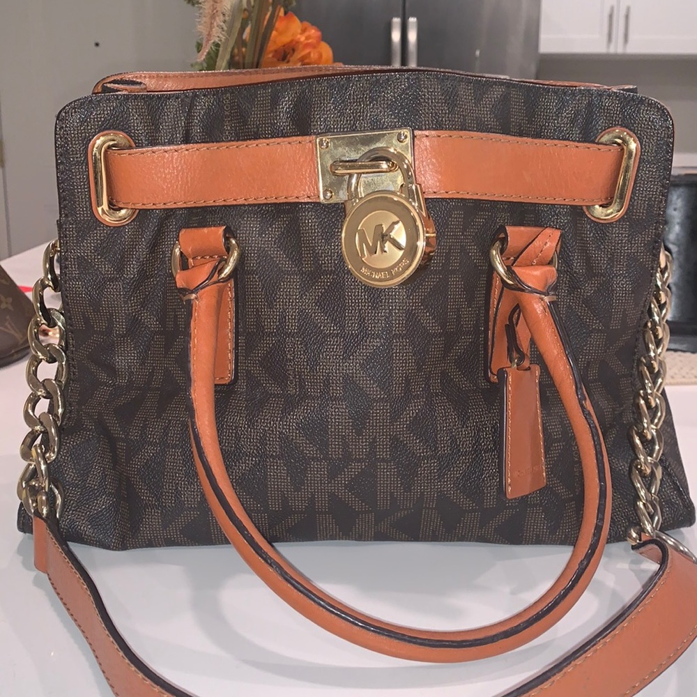 Michael Kors Tote with gold hardware ✨